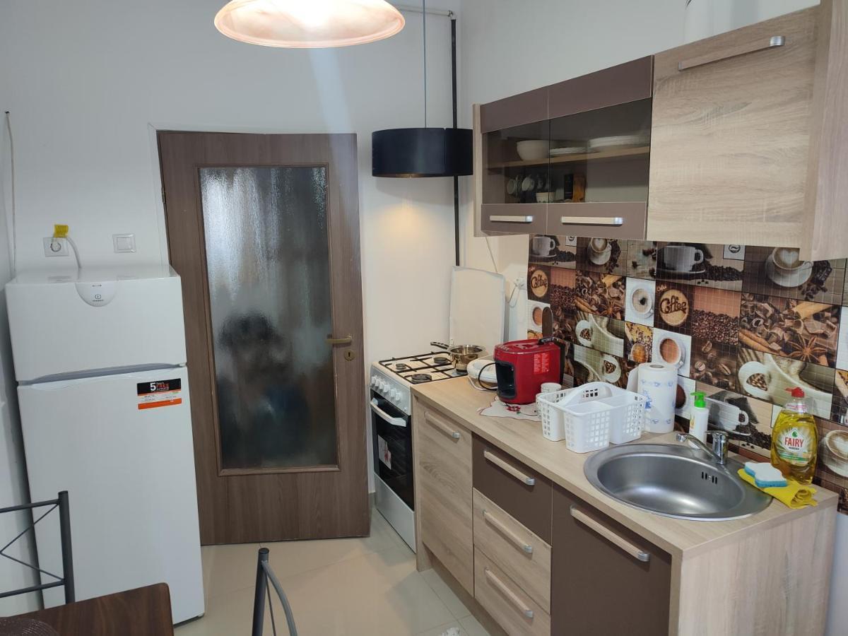 Lovely 1 Bedroom Apartment In City Centre, Sleeps 4 ! Турда Экстерьер фото