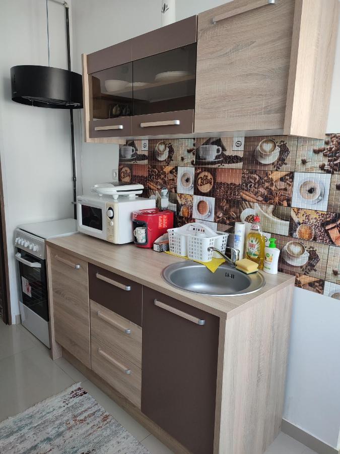 Lovely 1 Bedroom Apartment In City Centre, Sleeps 4 ! Турда Экстерьер фото